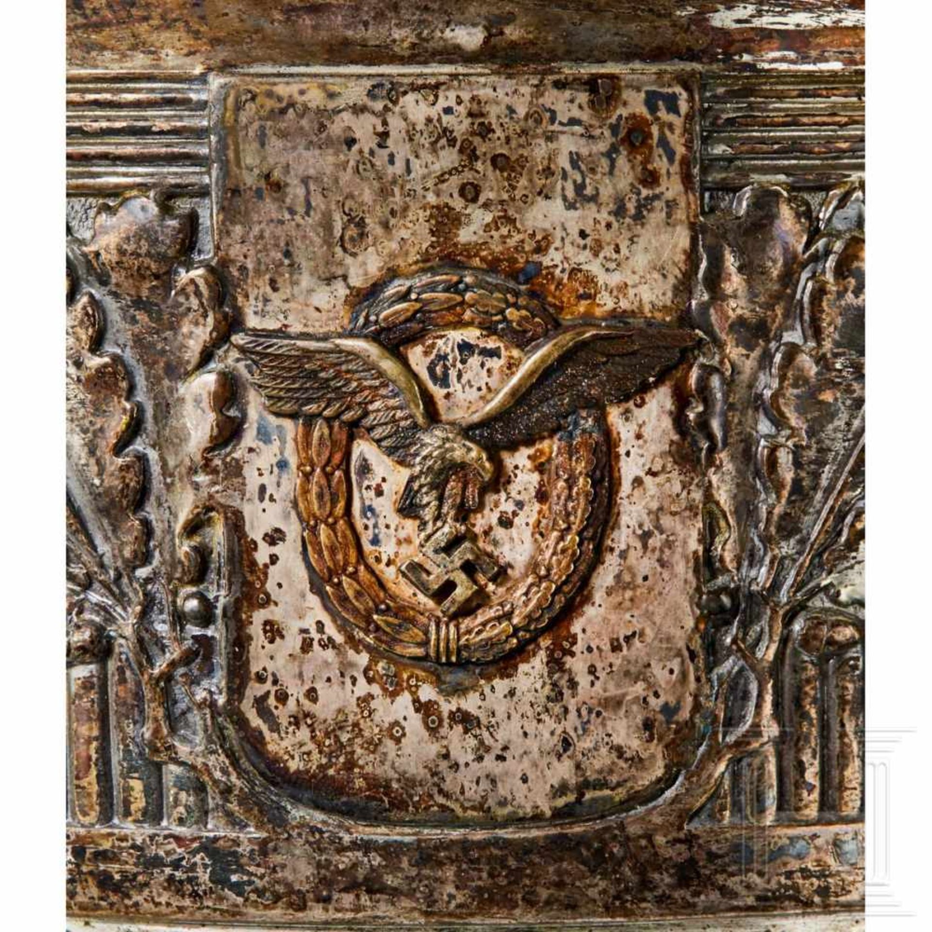 A decorative Flyer’s GobletLarge, silver plated goblet with detachable lid, decorative motif of - Bild 5 aus 5