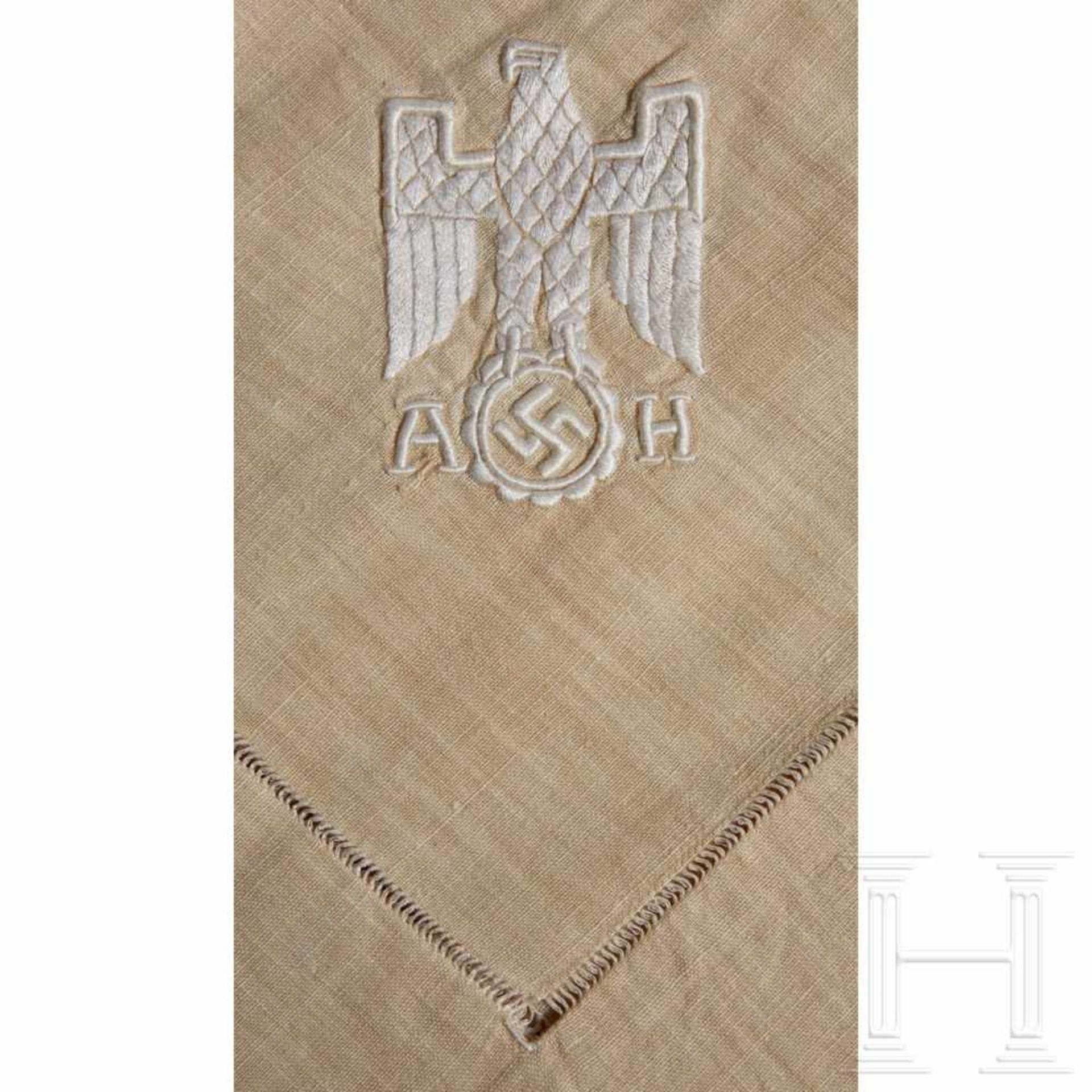 Adolf Hitler – a Table Cover from Informal Personal Table ServiceCream color cloth linen table cover - Bild 2 aus 4