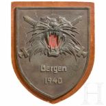 Ehrenschild des Tigerverbandes "Bergen 1940"Nicht tragbarer Schild aus Feinzink mit reliefierter