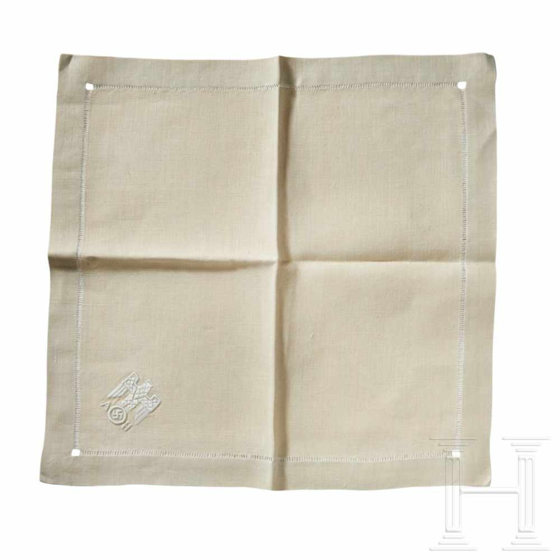 Adolf Hitler – a Napkin from Informal Personal Table ServiceCream color cloth linen napkin with - Bild 3 aus 3