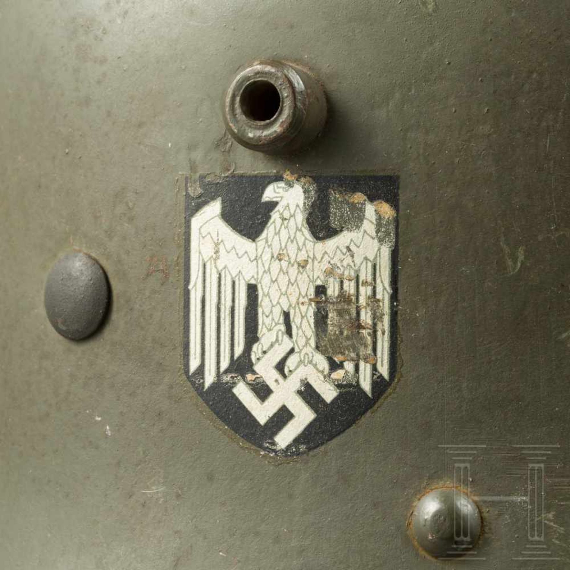 Stahlhelm M 17/35 des Heeres mit beiden AbzeichenUm 1938 vom österreichischen Bundesheer in die - Bild 4 aus 7