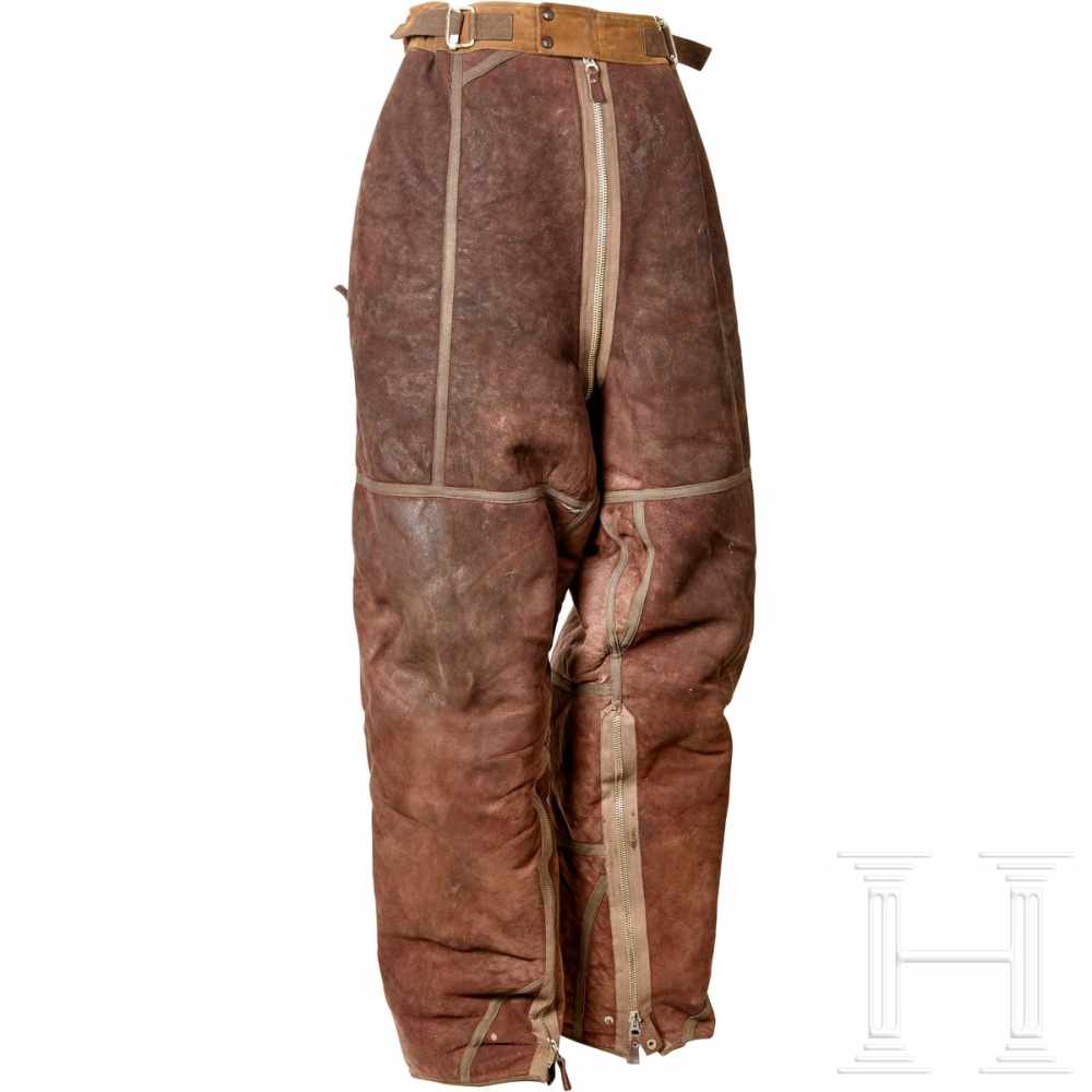 Winterhose für das fliegende PersonalBrown suede leather trousers, light brown sheepskin fur lining.