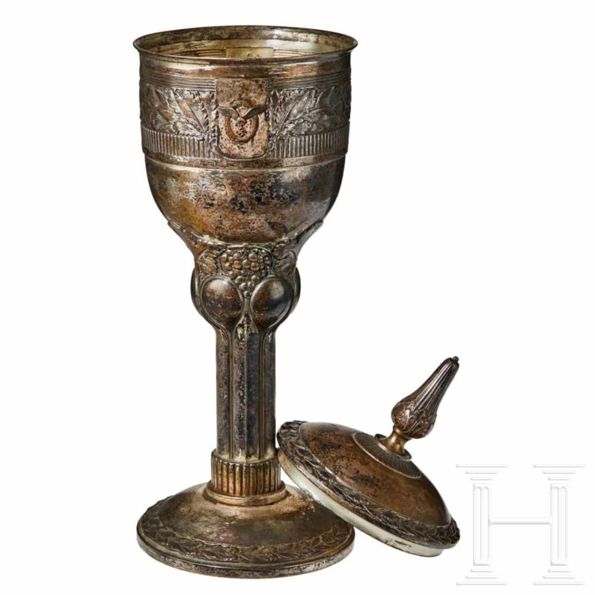 A decorative Flyer’s GobletLarge, silver plated goblet with detachable lid, decorative motif of - Bild 3 aus 5