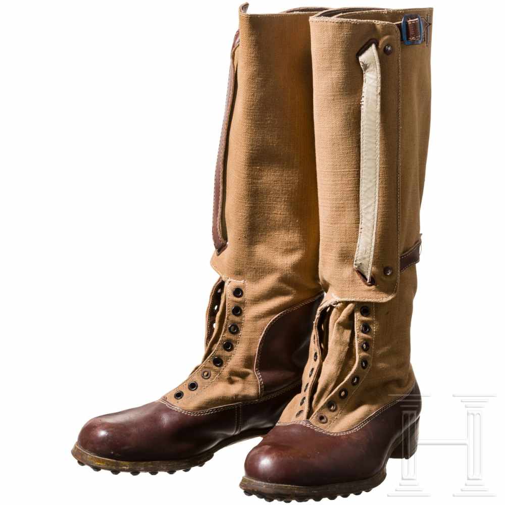 A pair of boots for the air force tropical uniformDer Schaft aus sandfarbenem Segeltuch, Unterteil