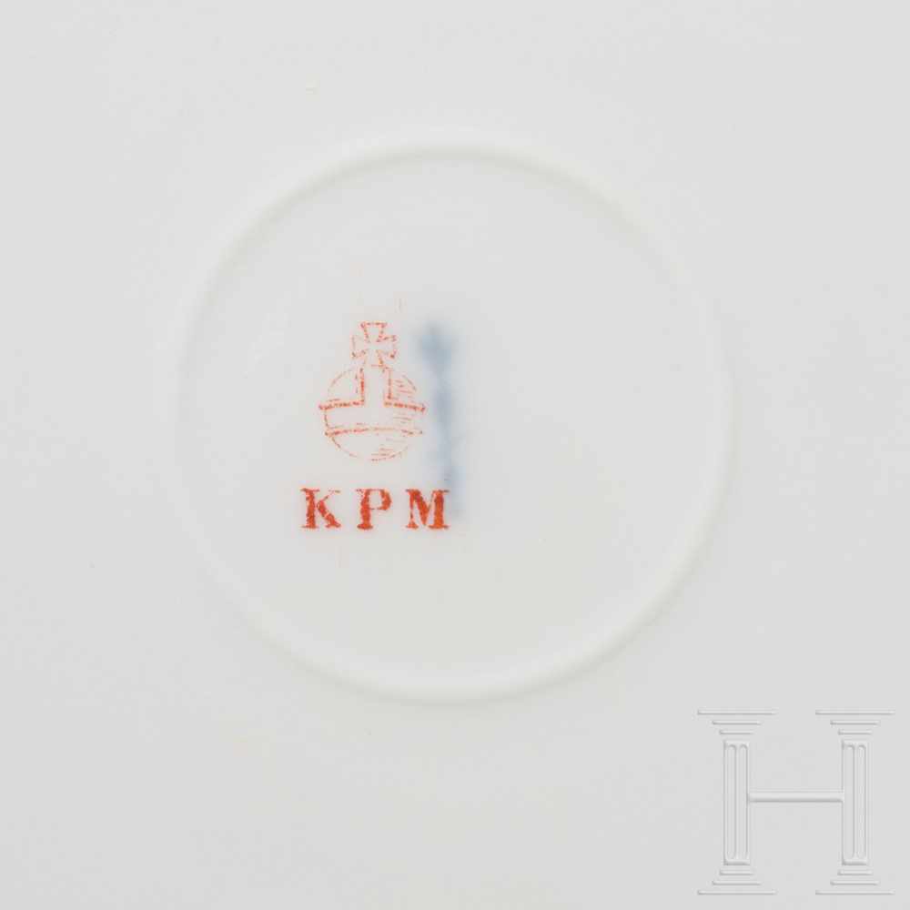 Hermann Göring - two dinner plates from his KPM dining serviceWeißes, glasiertes Porzellan mit - Image 3 of 4