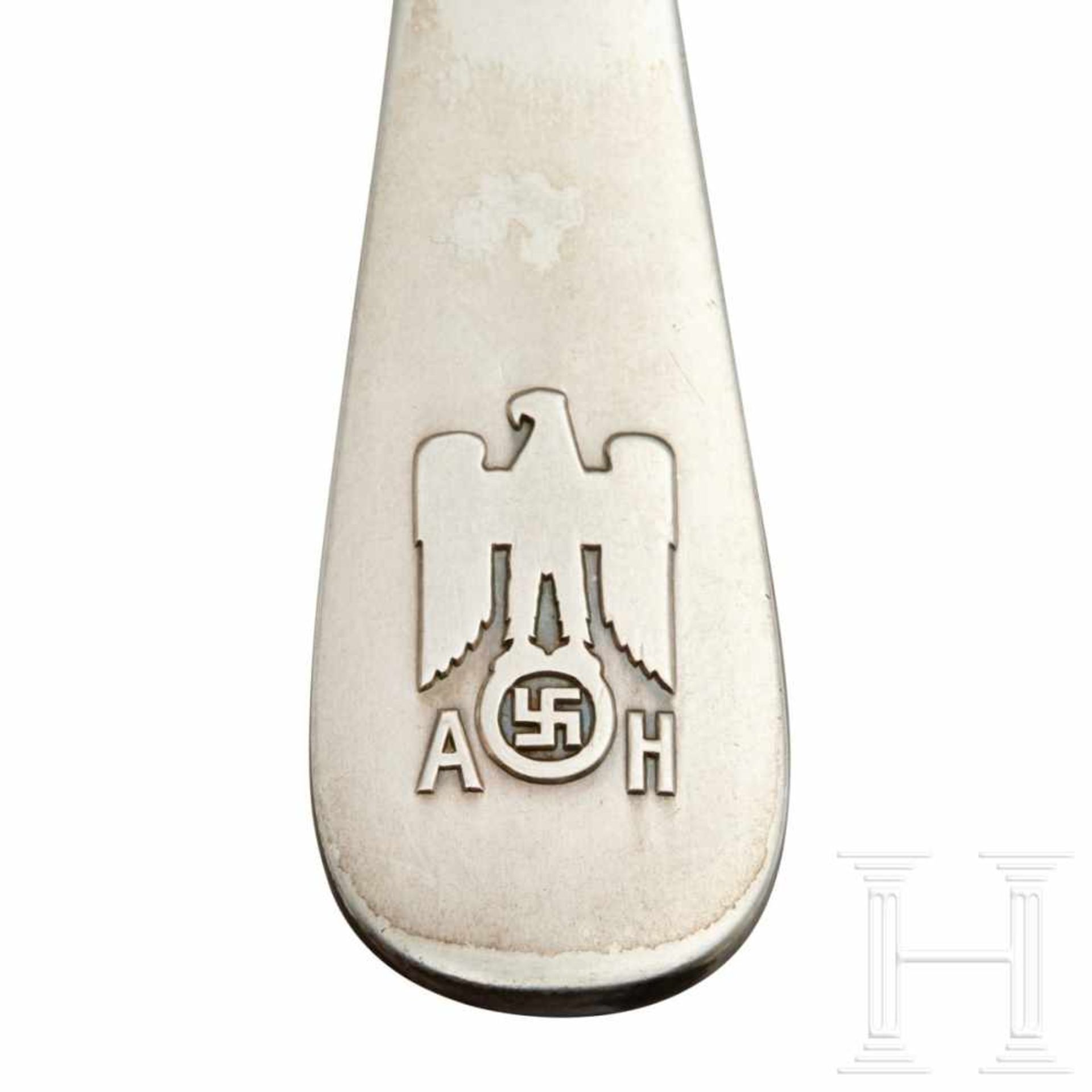 Adolf Hitler – a Fish Knife from his Personal Silver ServiceSo called “informal pattern” with raised - Bild 4 aus 4