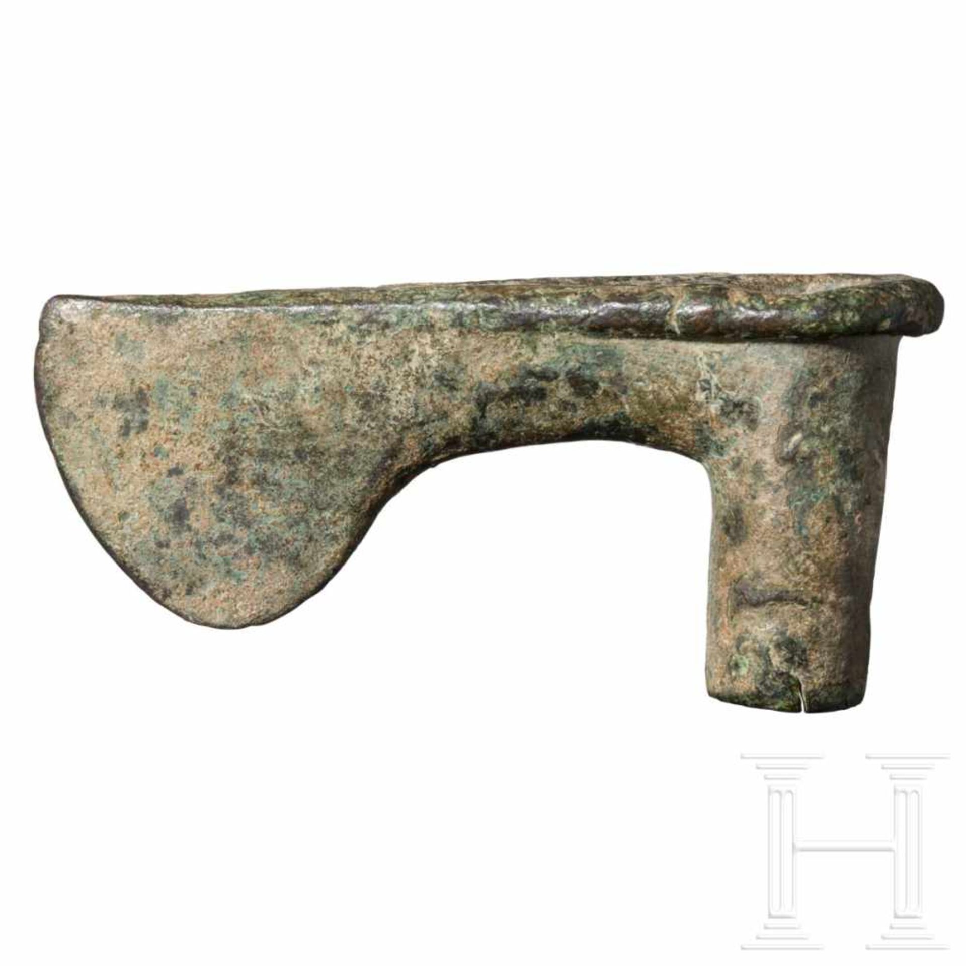 Tüllenaxt, Bronze, Luristan, ca. 2500 v. Chr. - Bild 2 aus 2
