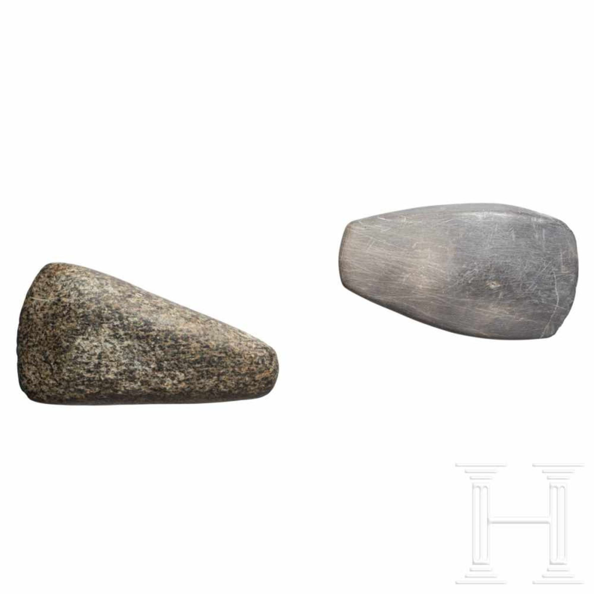 Zwei Steinbeile, Westeuropa, Neolithikum, ca. 5000 v. Chr.