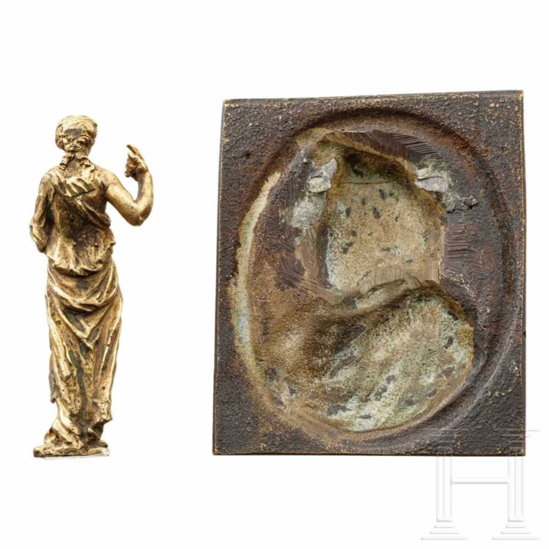 Bronzeplakette und Figur, deutsch, 17. Jhdt. - Bild 2 aus 2