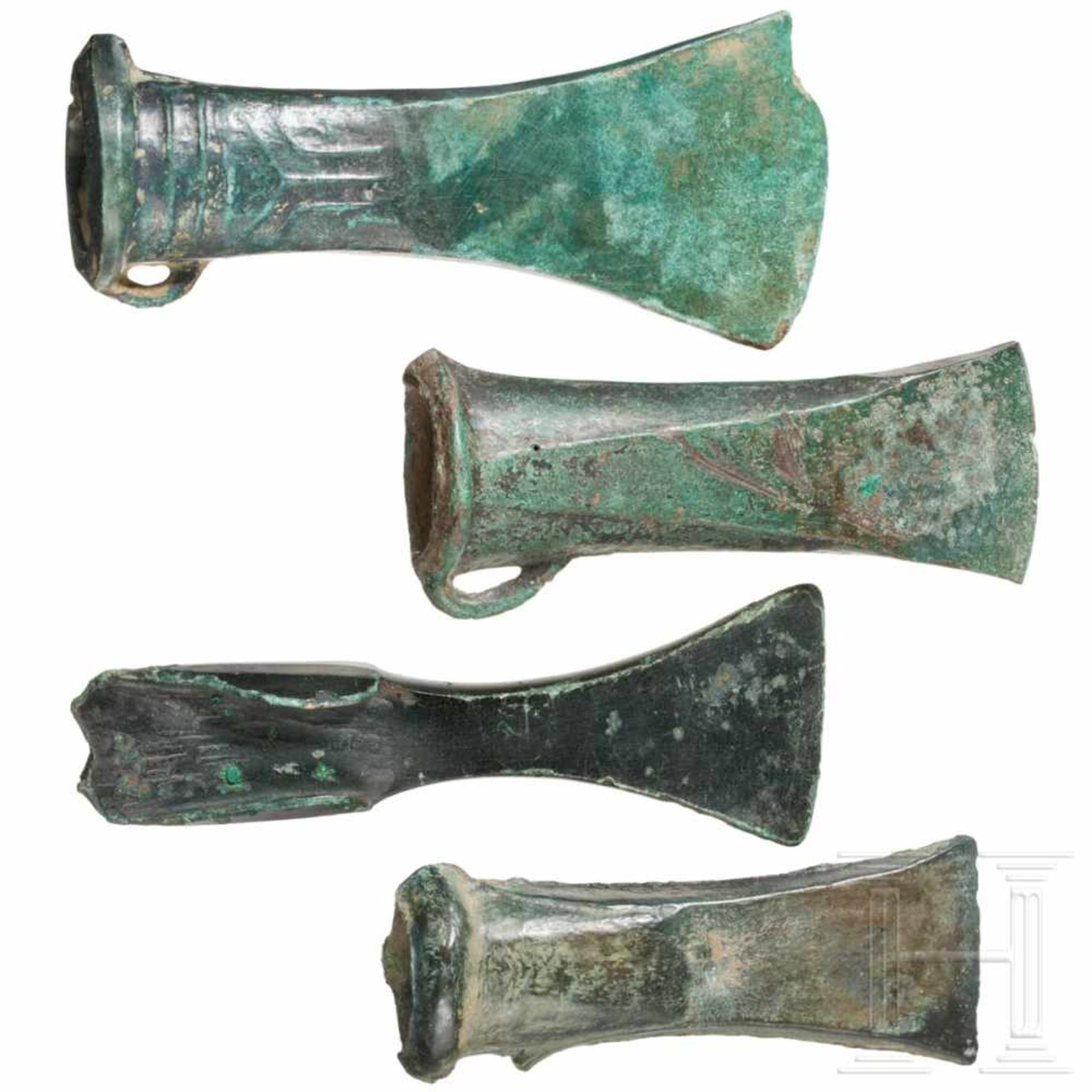 Drei Tüllenbeile und ein Lappenbeil, Mitteleuropa, 1. Hälfte 1. Jtsd. v. Chr.
