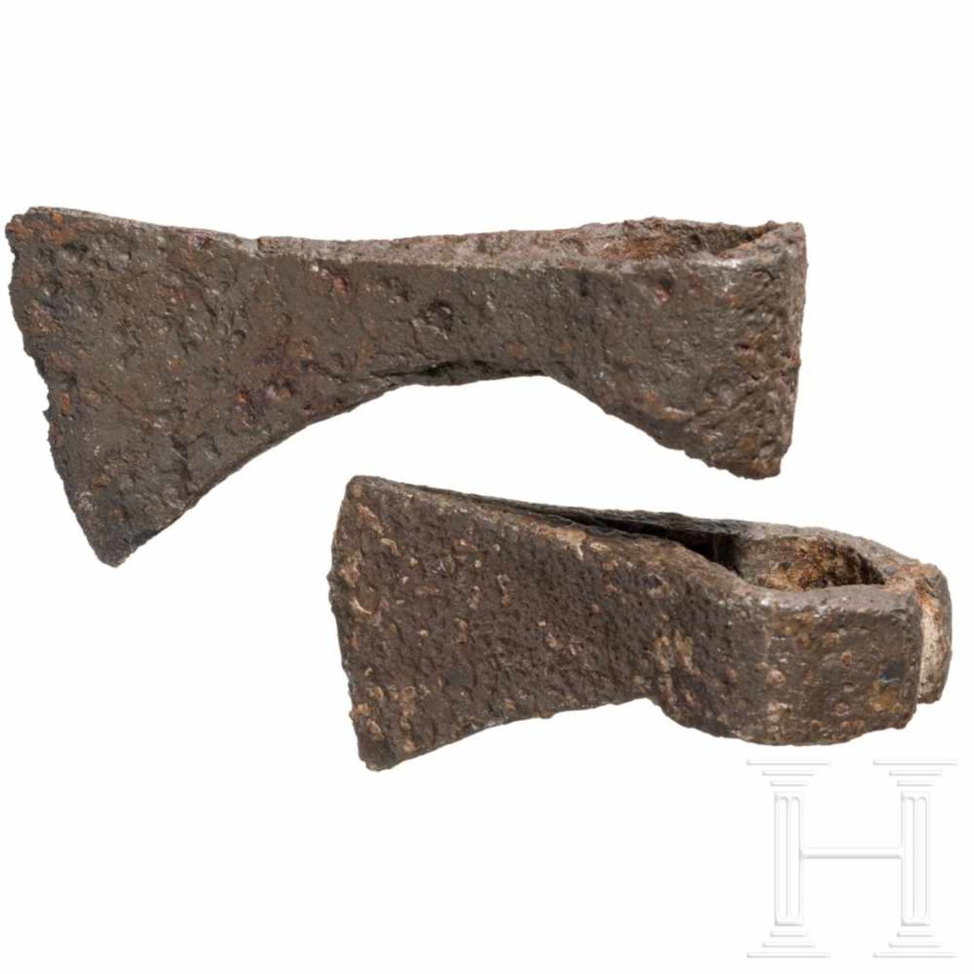Zwei keltische Äxte, Mitteleuropa, 3. – 1. Jhdt. v. Chr. - Bild 2 aus 2