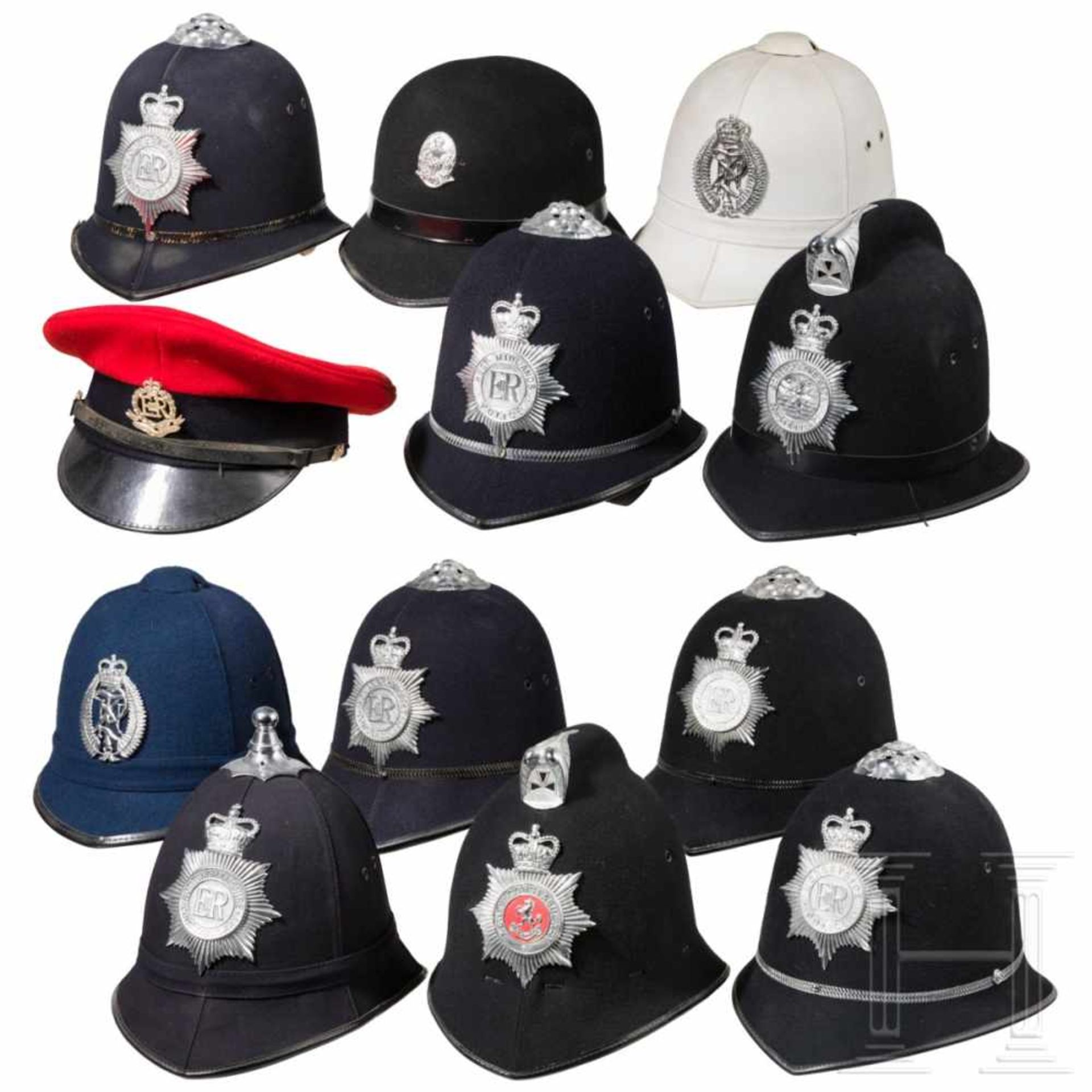 Zwölf Polizei-Kopfbedeckungen, Großbritannien/Neuseeland, 20. Jhdt.