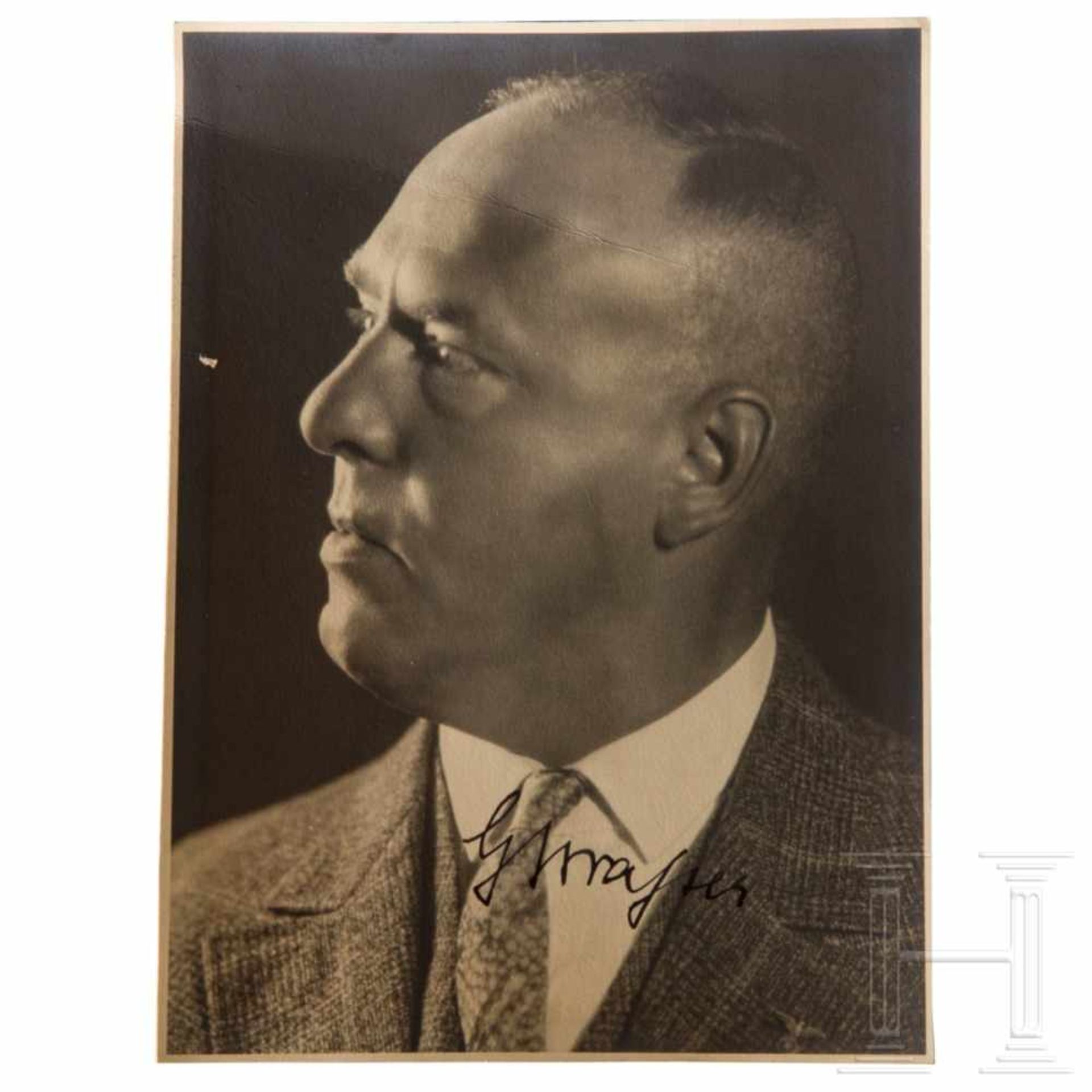 Großformatiges Hoffmann-Portraitfoto Gregor Strassers mit eigenhändiger Signatur