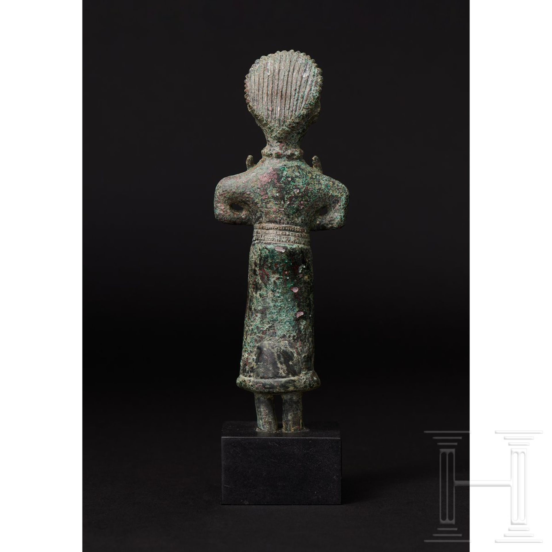 Elamitische Bronzestatuette einer Priesterin, Vorderasien, 3. Jtsd. v. Chr. - Bild 3 aus 9