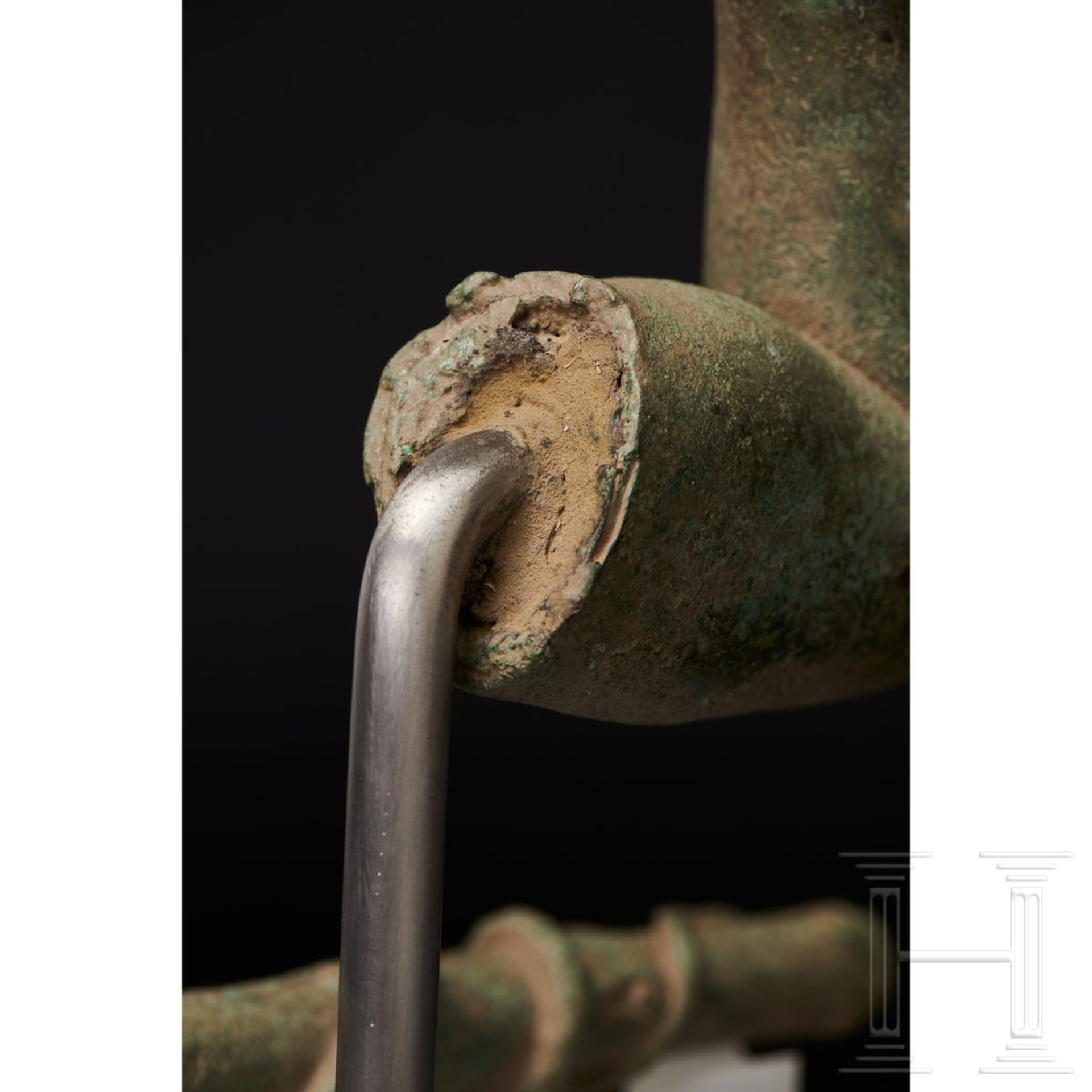 Bronzearmfragment und Keule auf Sockel, römisch, 1. - 2. Jhdt. - Bild 8 aus 10