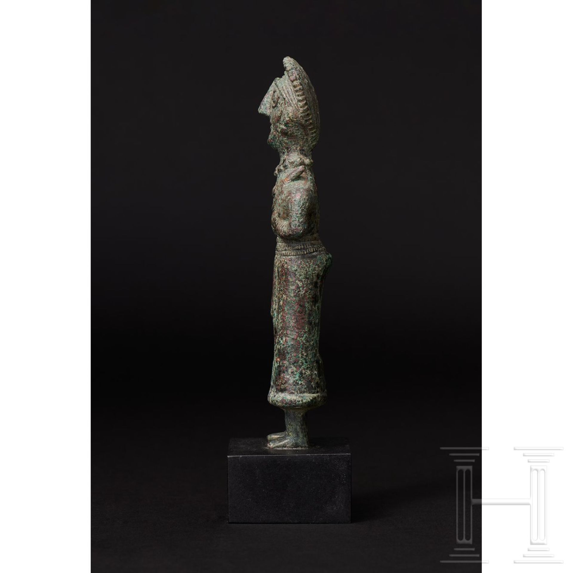 Elamitische Bronzestatuette einer Priesterin, Vorderasien, 3. Jtsd. v. Chr. - Bild 2 aus 9