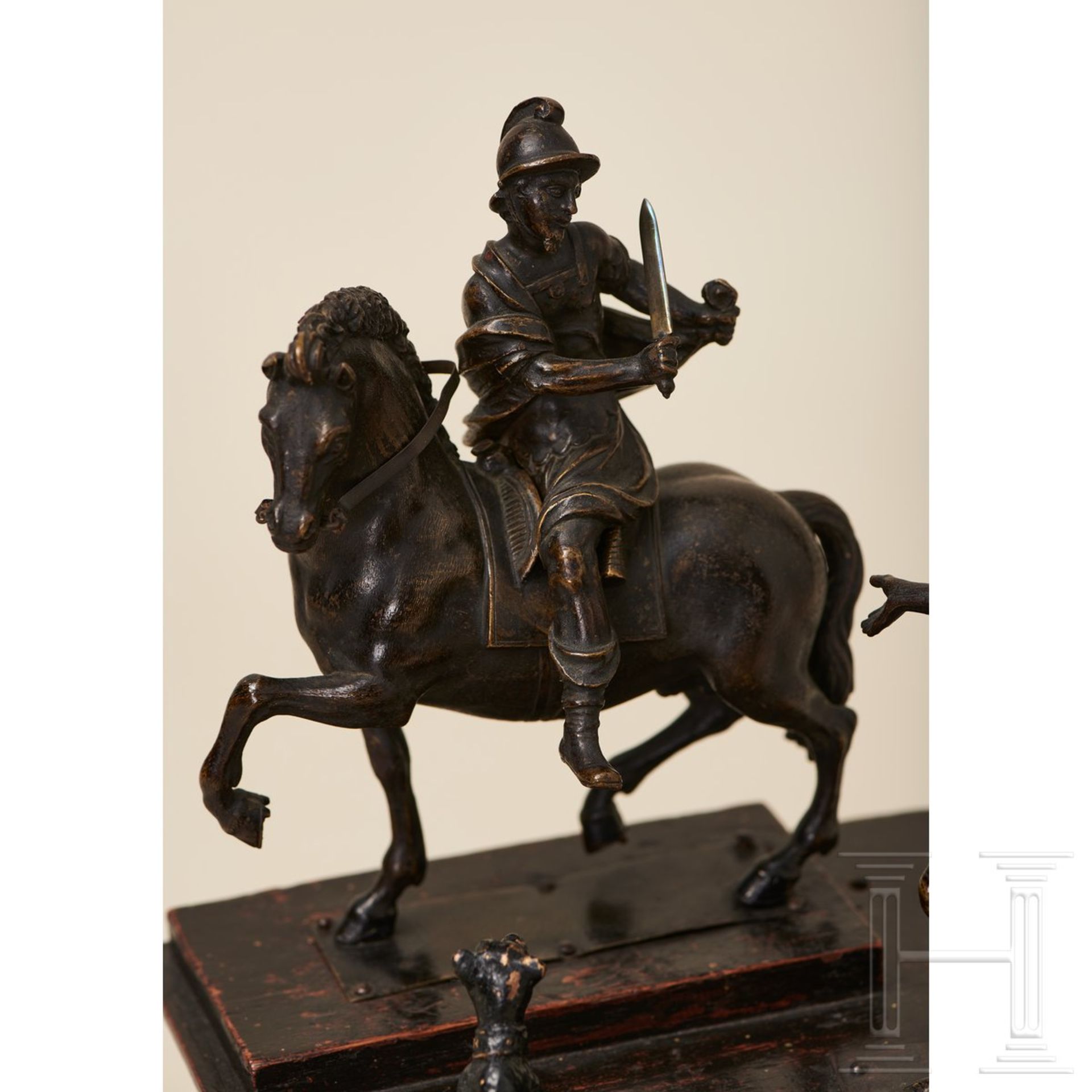 Bronzene Figurengruppe, der Heilige Martin zu Pferd mit Bettler und Hund, Norditalien, 17. Jhdt. - Bild 11 aus 13
