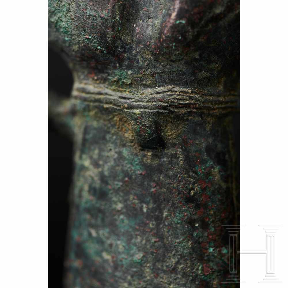Elamitische Bronzestatuette eines Würdenträgers, Vorderasien, 3. Jtsd. v. Chr. - Image 7 of 10