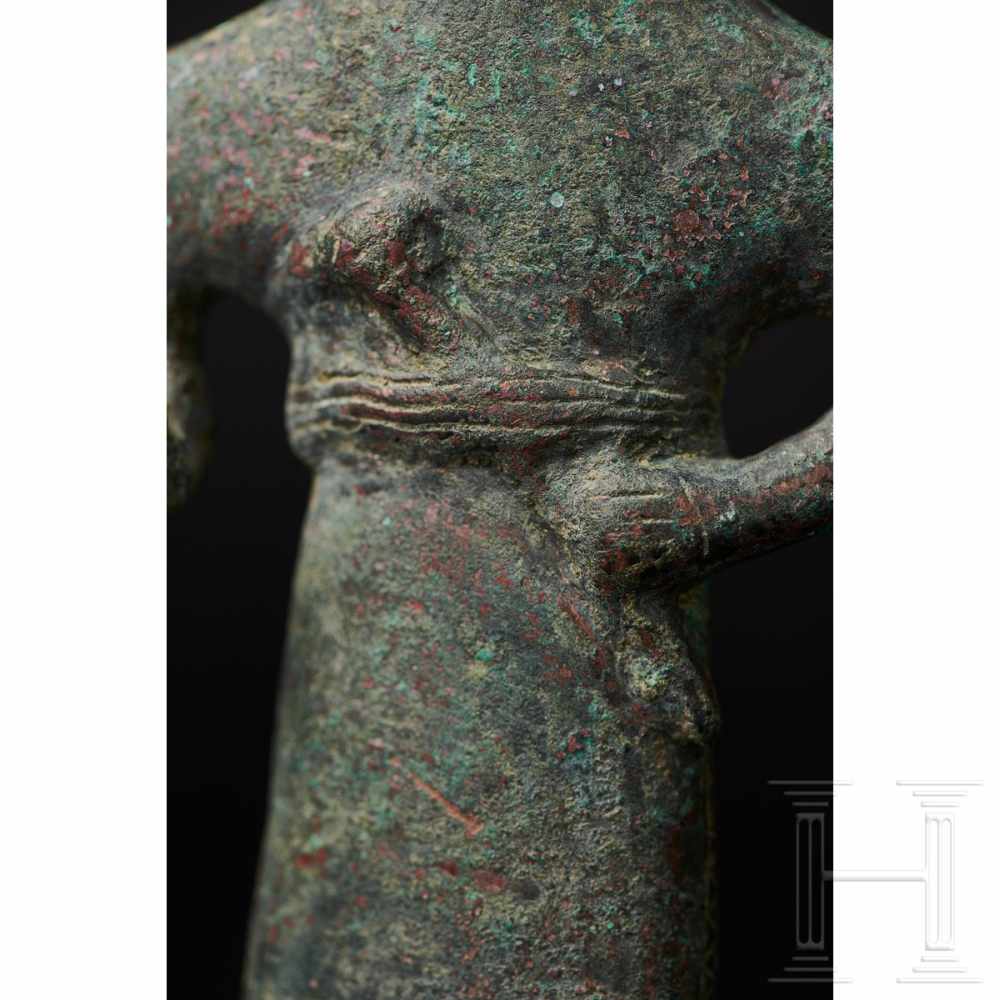Elamitische Bronzestatuette eines Würdenträgers, Vorderasien, 3. Jtsd. v. Chr. - Image 10 of 10
