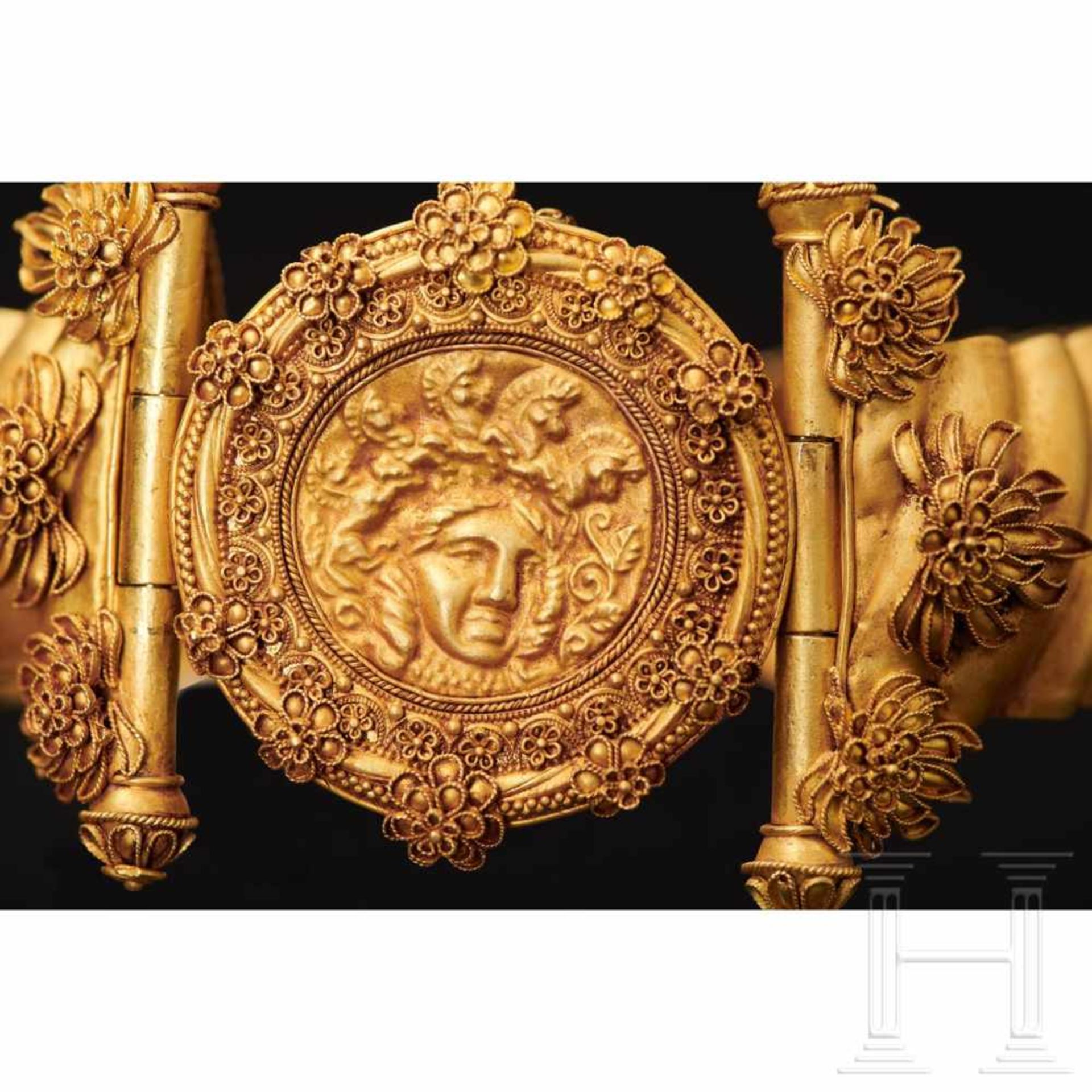 Ein elegantes Paar feinst gearbeiteter frühhellenistischer Goldarmbänder, 4. - 3. Jhdt. v. Chr.Ein - Bild 4 aus 8