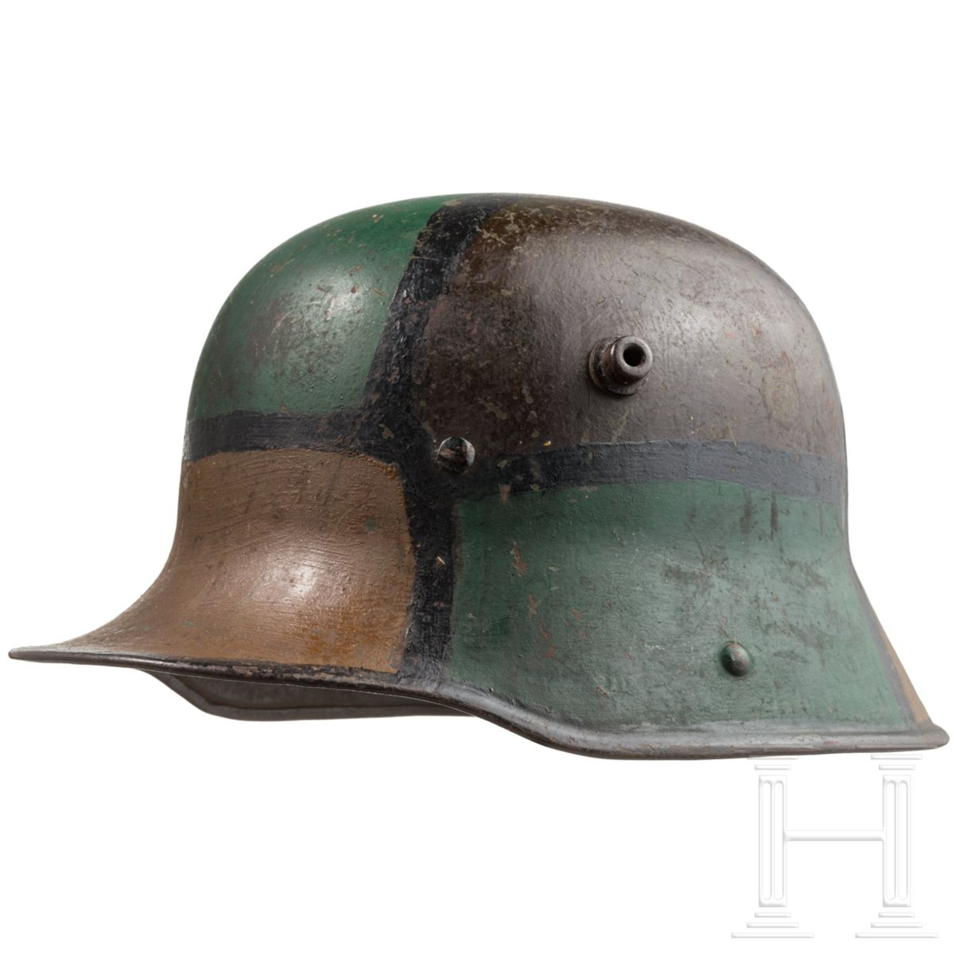 Stahlhelm M 16 mit Mimikry-Anstrich