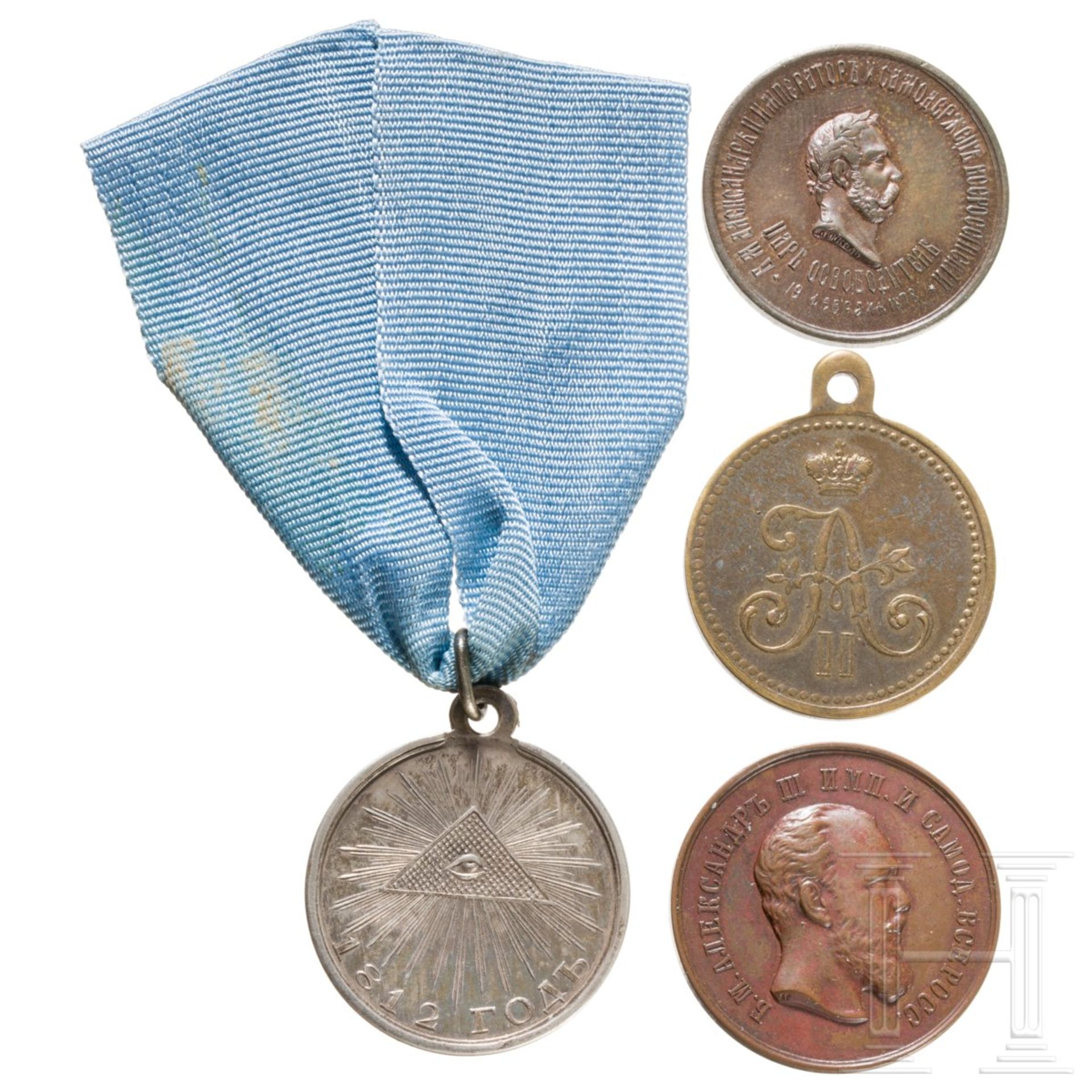 Silberne Medaille für den Vaterländischen Krieg 1812 sowie drei weitere Medaillen, Russland,