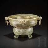 Räucherbecken und Jade-Untersetzer im Stil der Sung-Zeit, China, um 1900Runder Untersetzer auf
