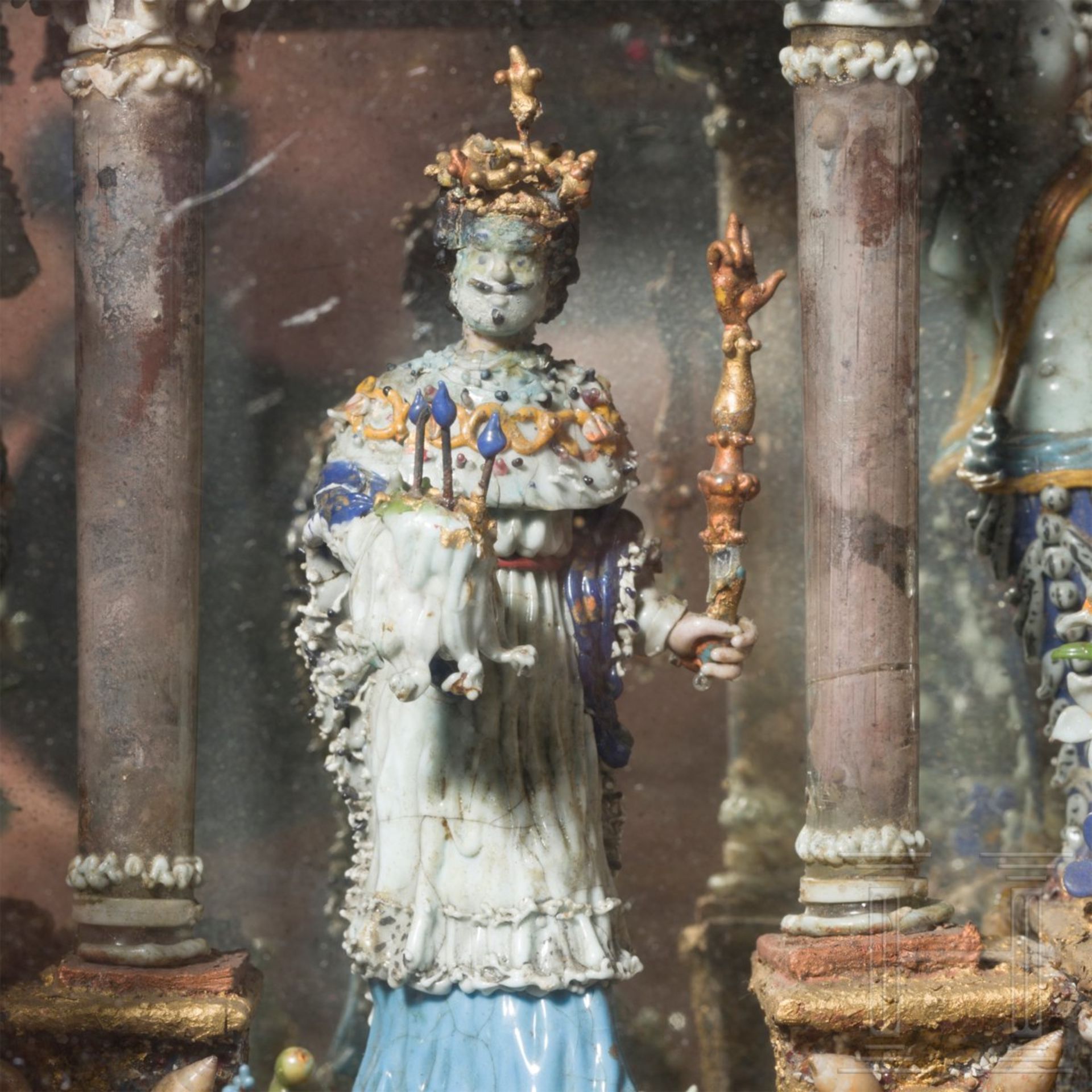 Seltener Louis XIII-Hausaltar in Glas, Frankreich/Nevers, um 1630Die Figuren, Altarsäulen und - Bild 5 aus 7