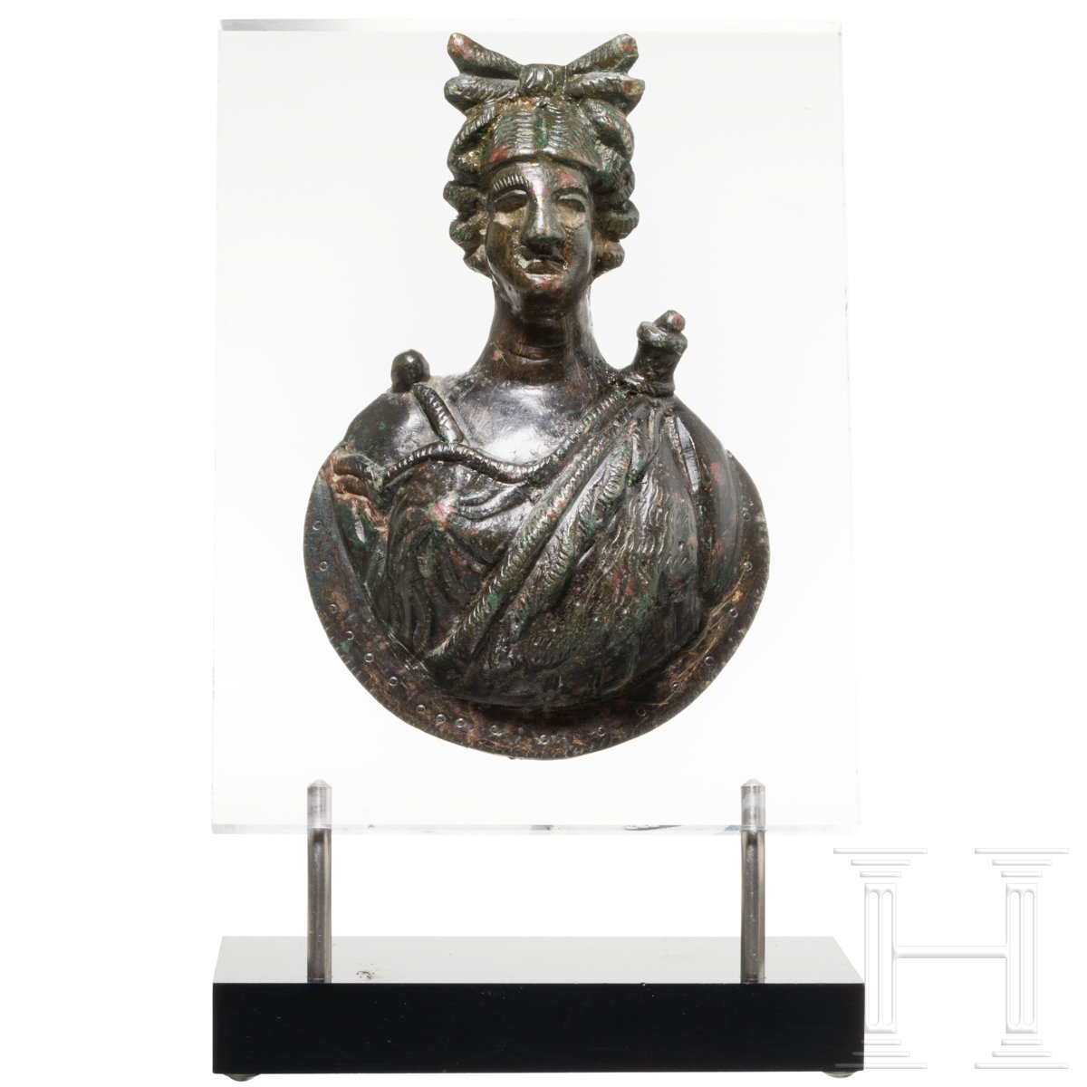 Große Bronzeapplike der Diana auf Ständer, römisch, 2. - 3. Jhdt.Große, detailreich gestaltete