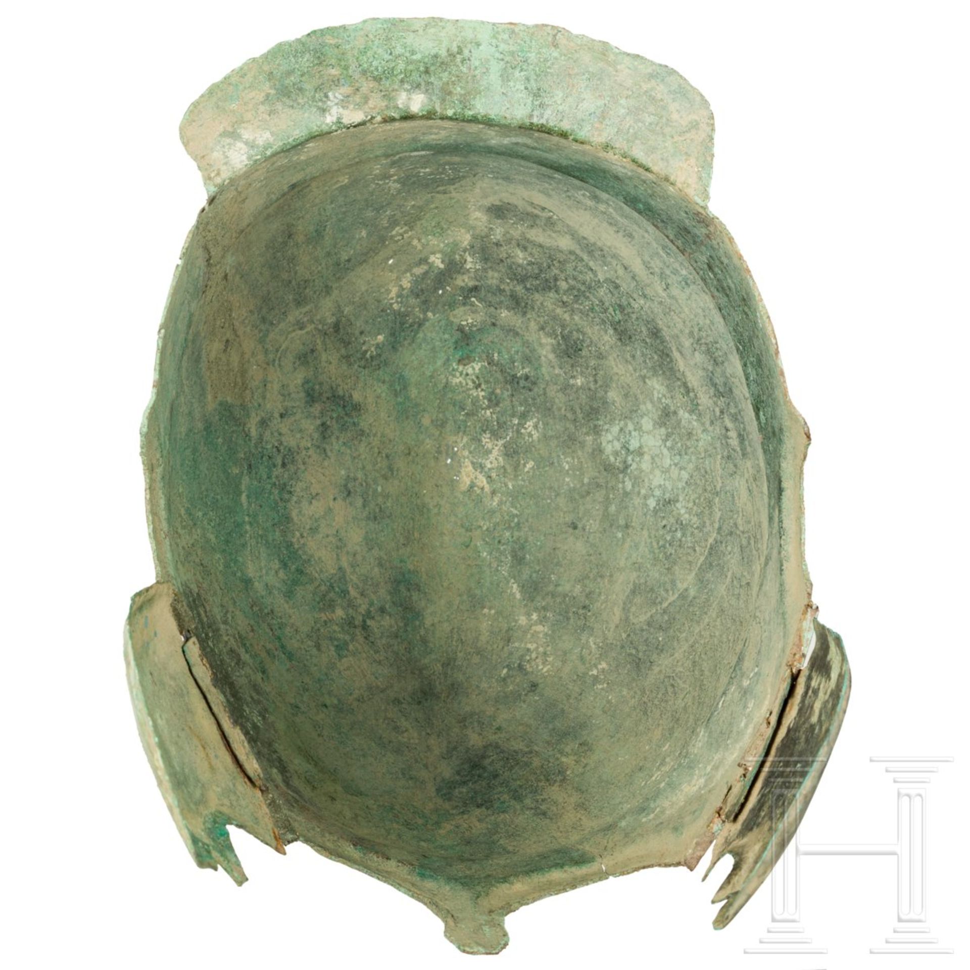 Chalkidischer Helm, Typ V, frühes 4. Jhdt. v. Chr.Bronzehelm mit vollflächiger Verzinnung, die - Bild 7 aus 9