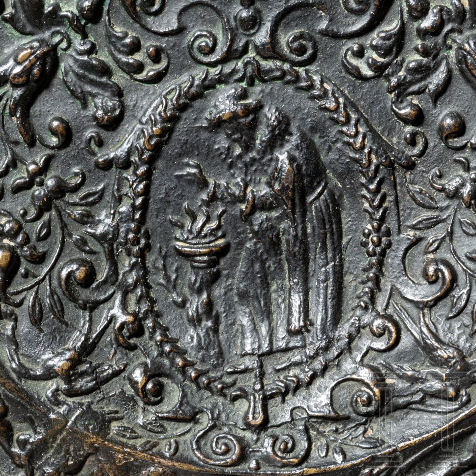 Ziertablett aus Bronzeguss, Frankreich, um 1600 oder späterBronze mit schöner Alterspatina. Ovales - Bild 5 aus 5