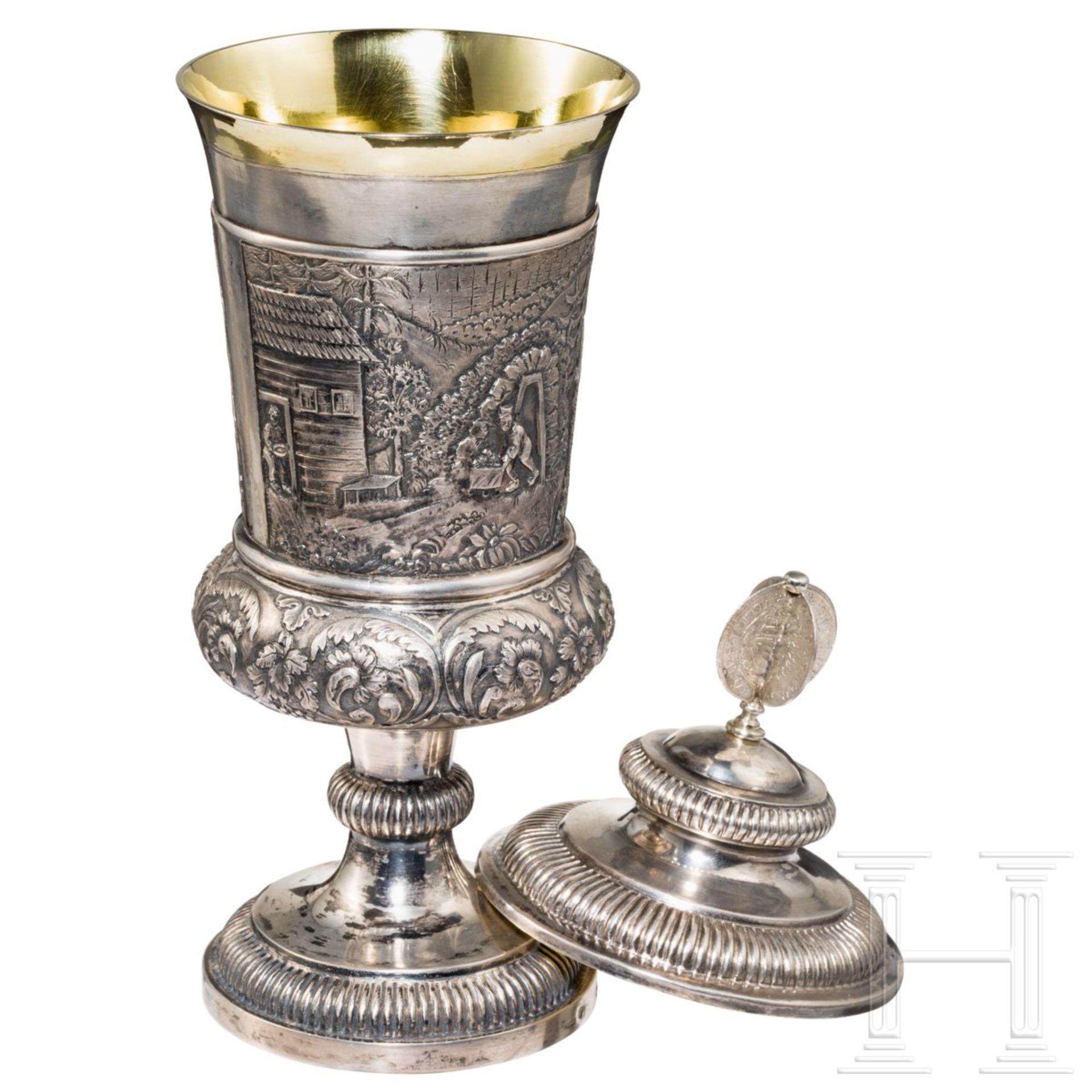 Silberpokal mit Bergbaumotiven, deutsch, um 1870Standfuß und Schaft mit Pfeifendekor. Die Kuppa - Bild 2 aus 3