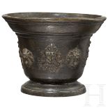 Bronzemörser, Lyon, 17. Jhdt.Bronze mit schöner Alterspatina. Glockenförmiger Korpus mit