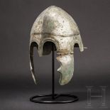 Chalkidischer Helm, Typ V, frühes 4. Jhdt. v. Chr.Bronzehelm mit vollflächiger Verzinnung, die