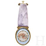 Wanduhr mit 8-Tage-Werk, Henri Ditisheim, Frankreich, um 1860/70Ovale Uhr mit reliefiertem,