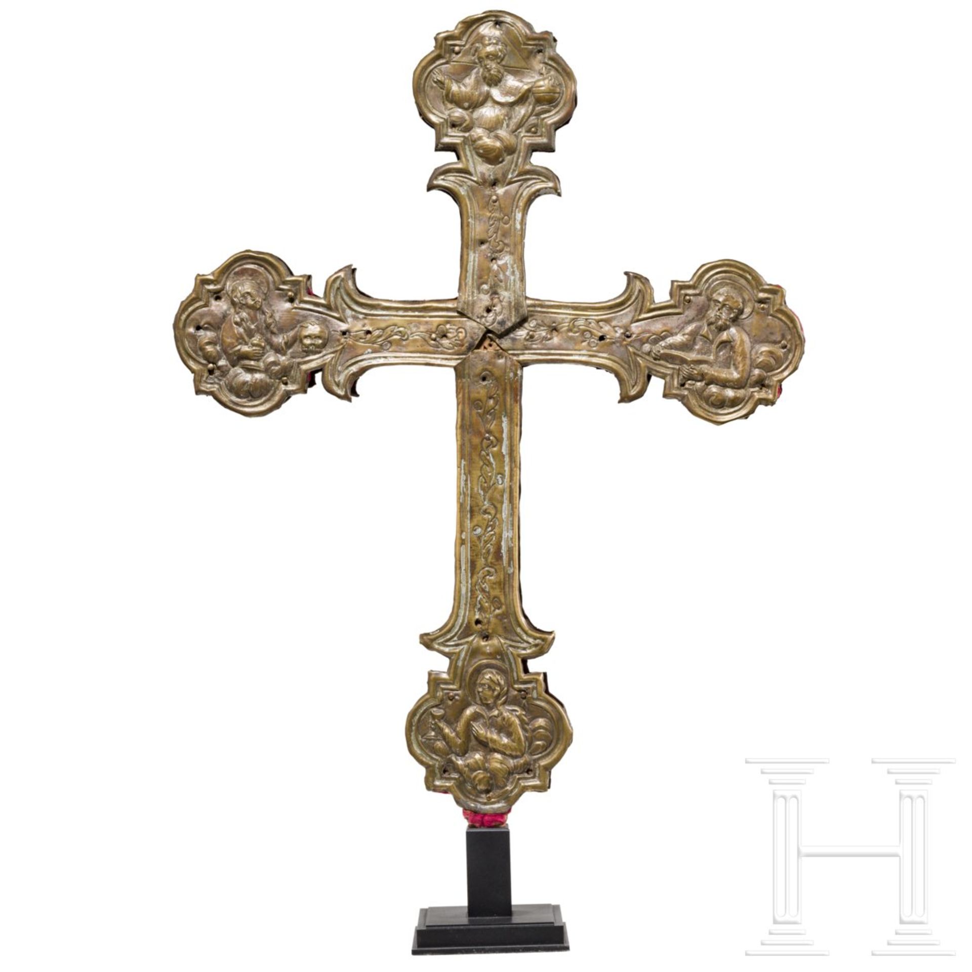 Seltenes Barock-Vortragekreuz, Frankreich, 16./17. Jhdt.Geschnitzter Holzkern. Schauseitig mit - Bild 3 aus 4