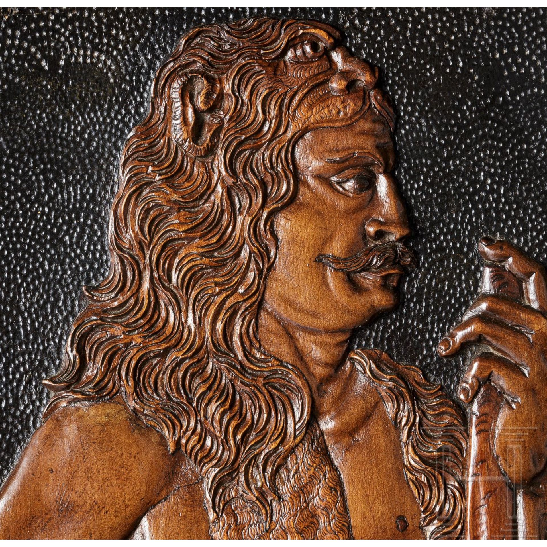 Herakles im Löwenfell, Eger, 17. Jhdt.Typische Reliefdarstellung des Herakles, in das Fell des - Bild 3 aus 3