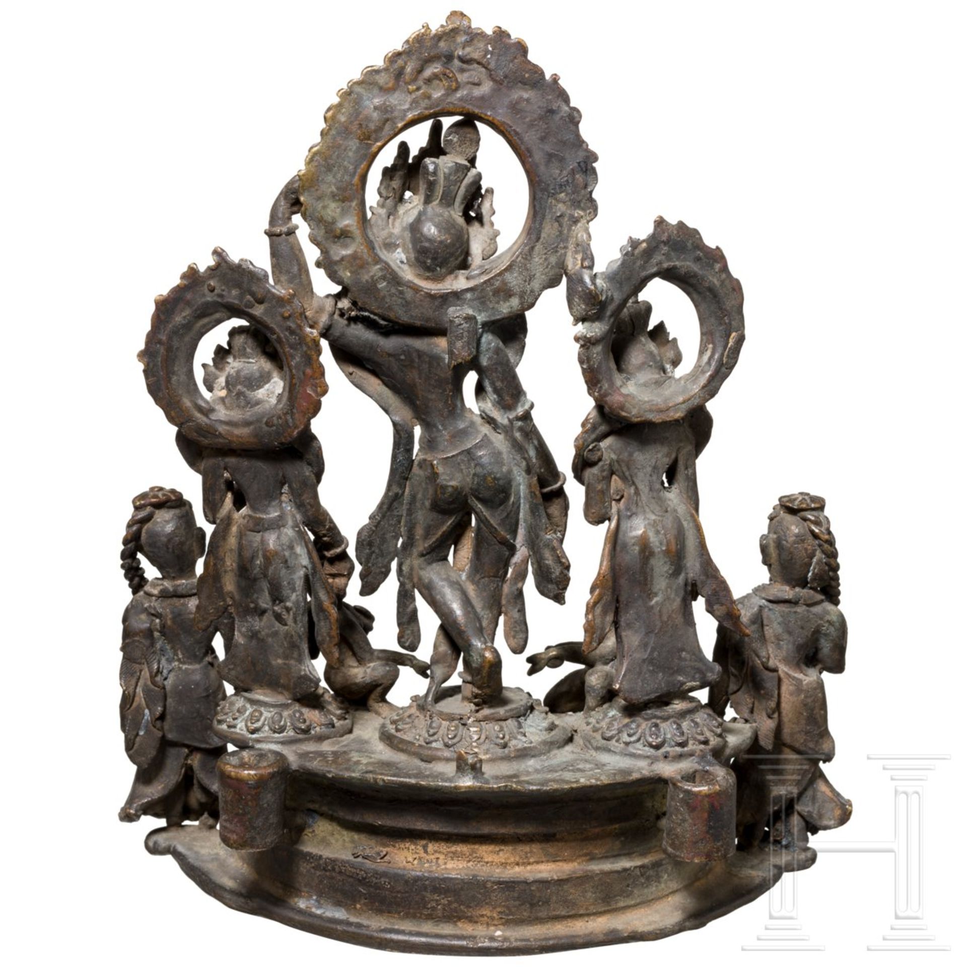 Bronzener Hausaltar, Nepal, 18./19. Jhdt.Bronze mit schöner Alterspatina. Gestufter Sockel mit - Bild 2 aus 3