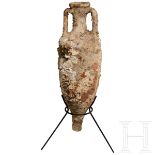 Schlanke Weinamphore, römisch, 1. Jhdt. Schöne Weinamphore. Der Körper mit Meeresinkrustationen