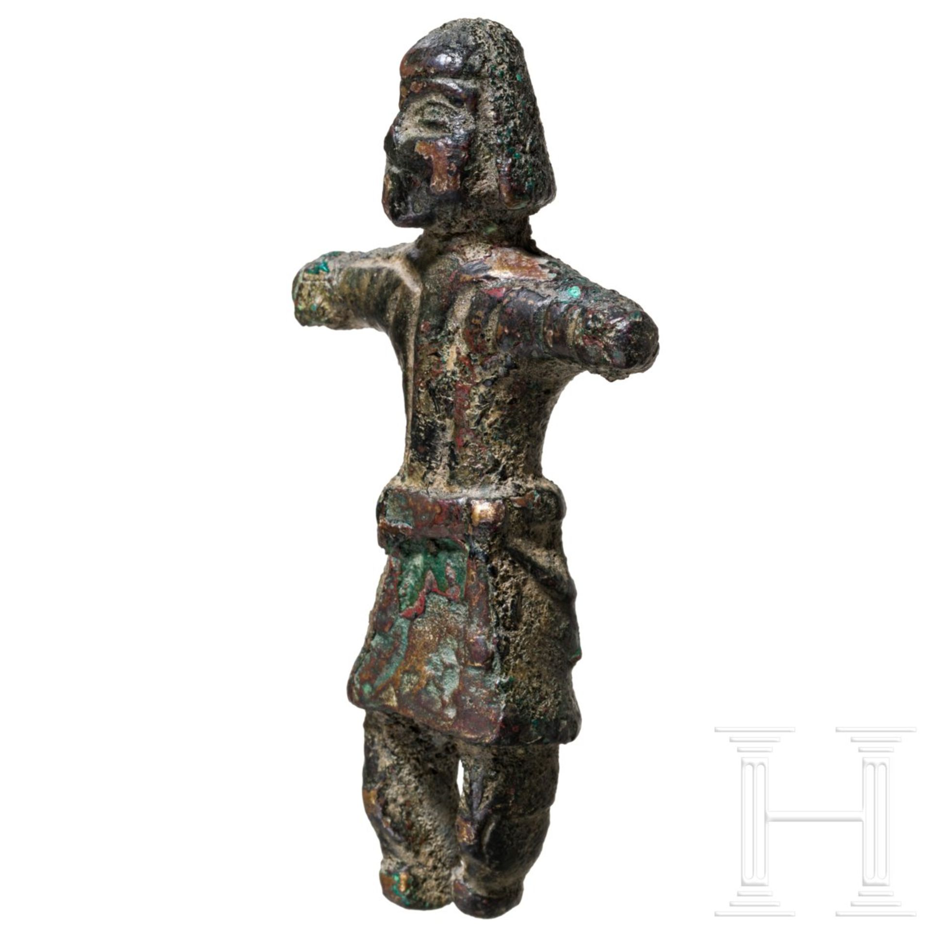 Seltene Bronzefigur eines sassanidischen Würdenträgers, Persien, 5. - 7. Jhdt. Außergewöhnlich - Bild 3 aus 3