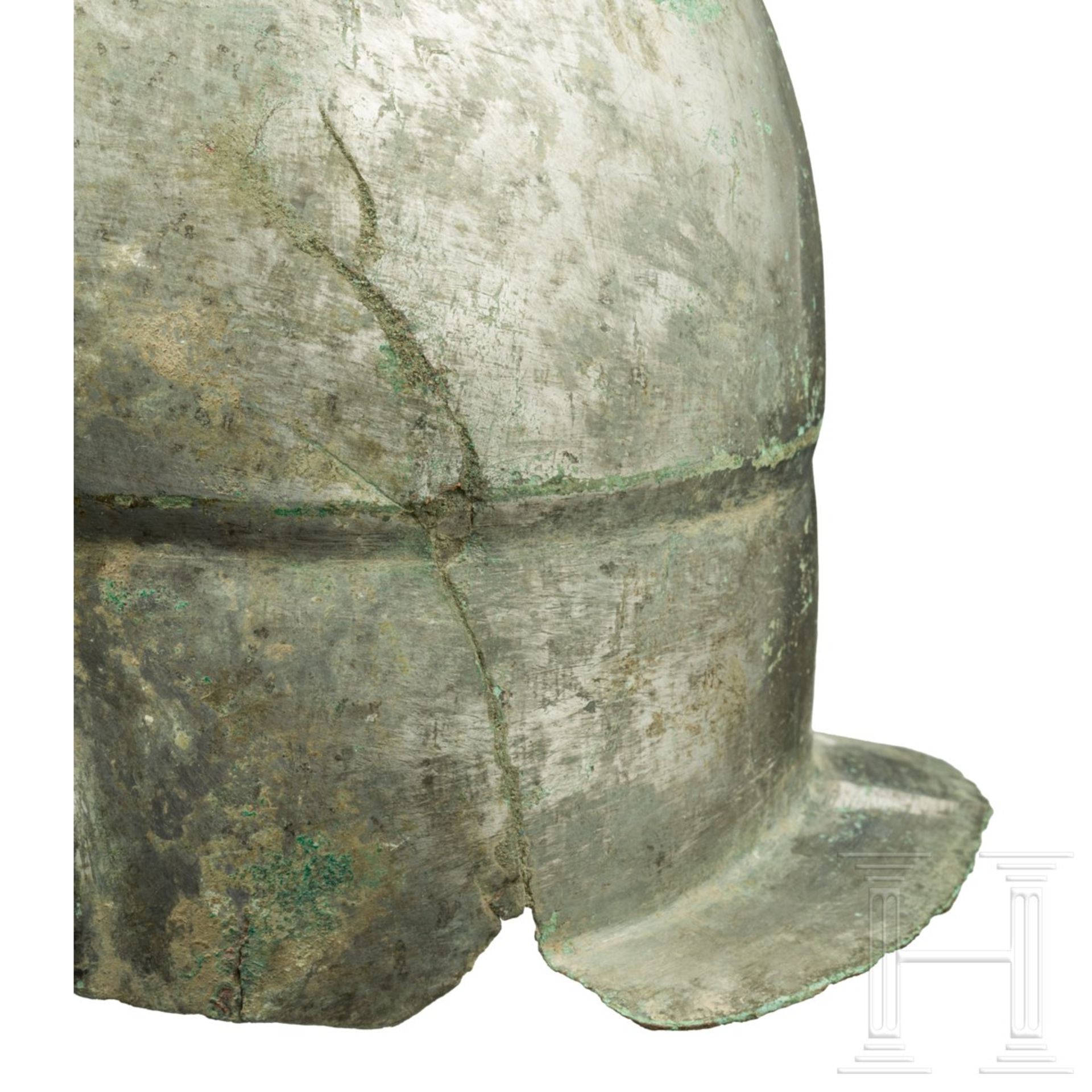 Chalkidischer Helm, Typ V, frühes 4. Jhdt. v. Chr.Bronzehelm mit vollflächiger Verzinnung, die - Bild 8 aus 9