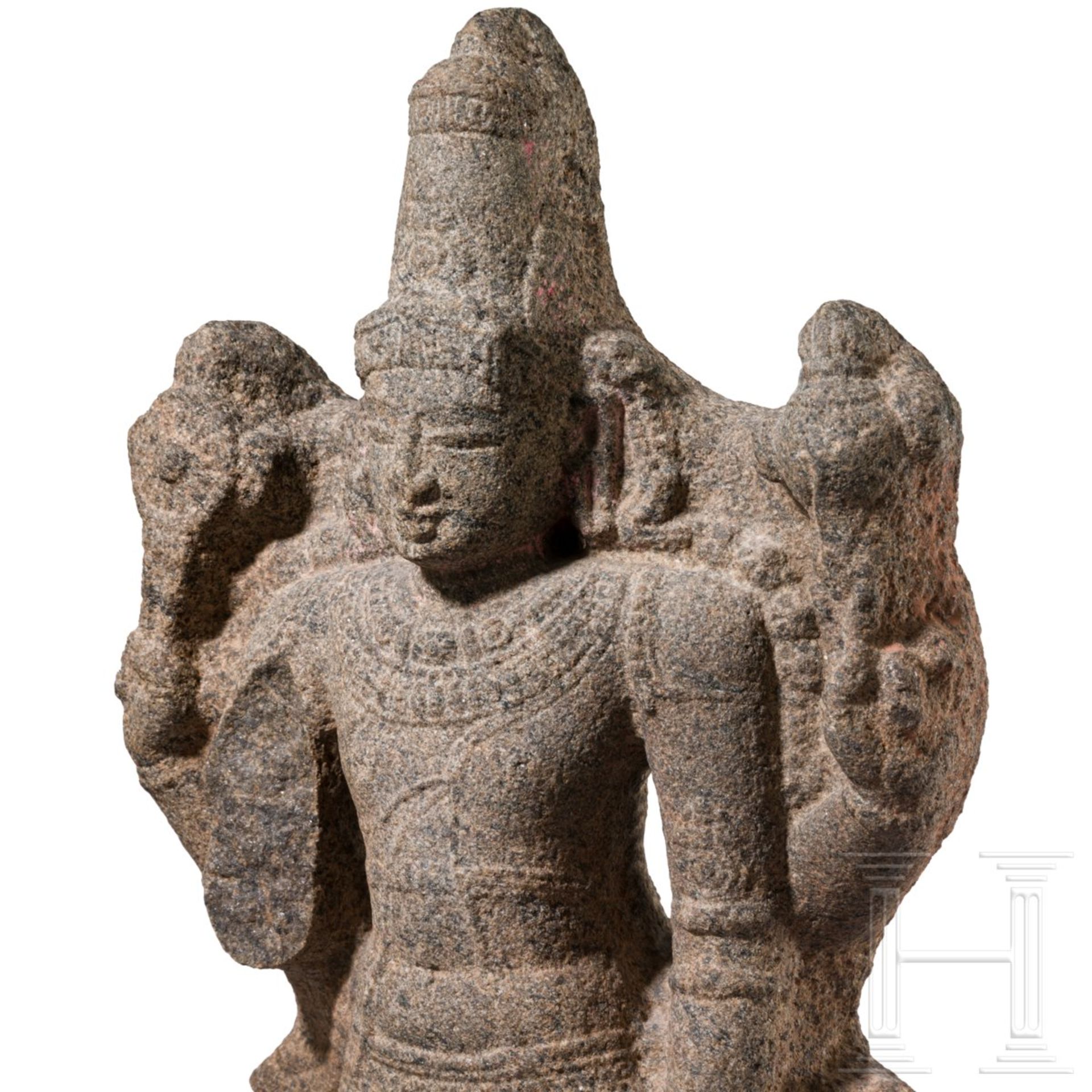 Früher stehender Vishnu im Cholastil, Südindien, 13. Jhdt.Auf modernem Eisen-Sockel die teils - Bild 3 aus 4