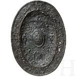 Ziertablett aus Bronzeguss, Frankreich, um 1600 oder späterBronze mit schöner Alterspatina. Ovales
