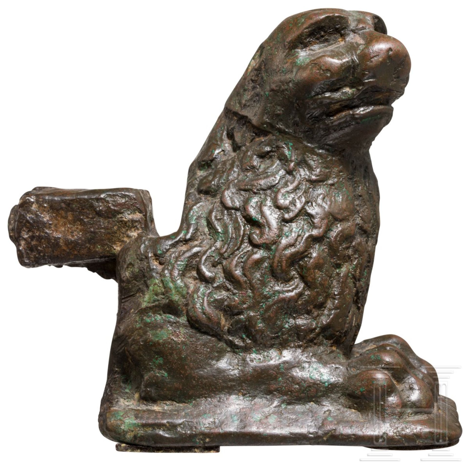 Gotischer Löwenfuß eines großen Kirchenleuchters, Venedig, 12./13. Jhdt.Bronze mit schöner