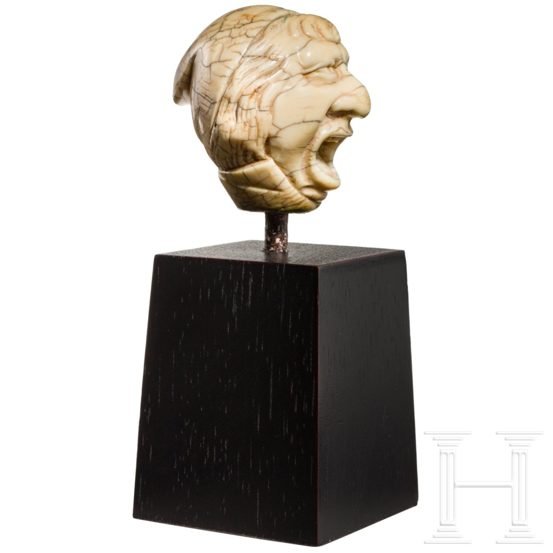 Grotesker Kopf aus Elfenbein, England, 19. Jhdt.Einteilig geschnitzter Kopf eines schreienden Mannes - Bild 2 aus 3