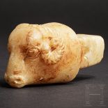 Widderkopf aus Marmor, Griechenland, 5. Jhdt. v. Chr. Marmorprotome in Gestalt eines Widderkopfes