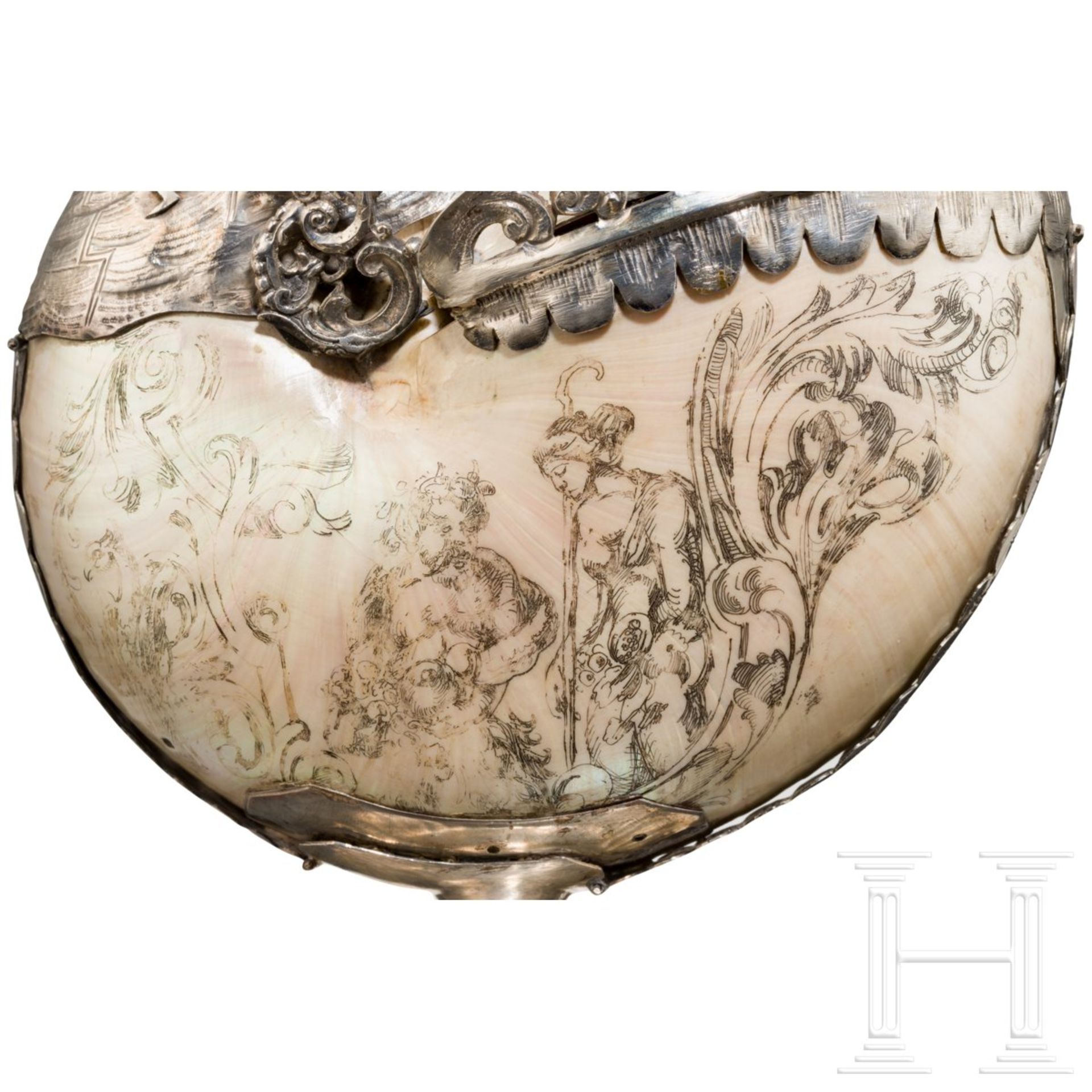 Außergewöhnlicher Nautilus-Pokal mit Hippokamp, flämisch, 2. Hälfte 19. Jhdt.Silber, am Rand des - Bild 3 aus 12