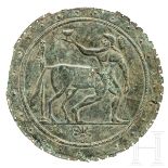 Bronzeblech mit dem Zentauren Chiron, Griechenland, 6. Jhdt. v. Chr. Rundes, dünnwandiges