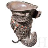 Silberbecher, Nepal, 19. Jhdt.Silberbecher in Form eines stilisierten Elefantenkopfes mit reichen,
