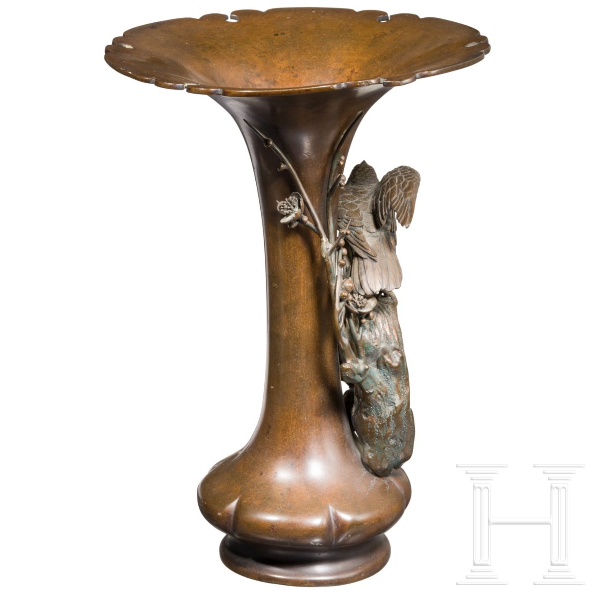 Bronzevase, Meiji-PeriodeSchlanke, im unteren Dritte leicht gebauchte Vase mit weit ausgestelltem - Bild 2 aus 3